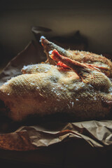 Oie plumée pour repas de fête