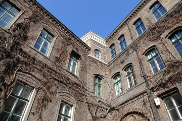 Naklejka premium Old building