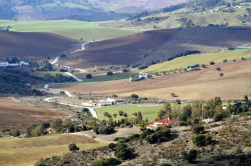 Fototapeta na wymiar Panorama de la Comarca Sur de Antequera, una zona montañosa entre el Torcal y los Montes de Málaga, Andalucía, España.