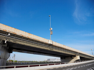 東京の道路と高速道路の高架橋。橋の風景。首都高速。