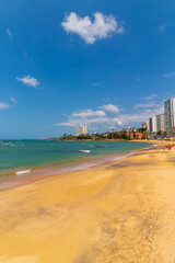 Obraz premium dia de sol na Praia da Areia Preta , Guarapari região metropolitana de Vitória, Espirito Santo, Brasil
