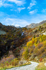 Autunno in Valle Stura: tripudio di colori, vette, laghi, cascate e flora alpina