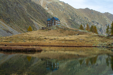 Autunno in Valle Stura: tripudio di colori, vette, laghi, cascate e flora alpina