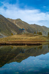 Autunno in Valle Stura: tripudio di colori, vette, laghi, cascate e flora alpina