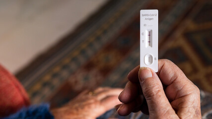Grandma makes a rapid home test device for Covid19 virus with a positive result