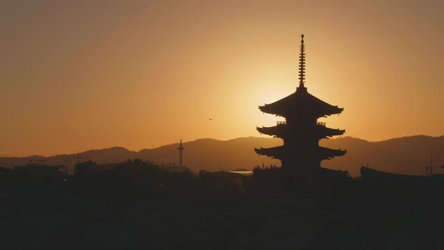 京都東山区　法観寺　八坂の塔と夕日