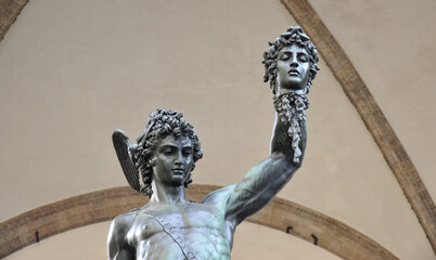 Perseo decapitando a Medusa, Florencia, Italia.