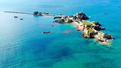 Fleecedeken met foto Eiland Aerial view of Jersey island country - the largest of the Channel Islands  © Yanna2/Wirestock Creators