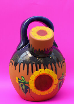 Jarr&oacute;n de arcilla con dibujos de flores de girasol. 