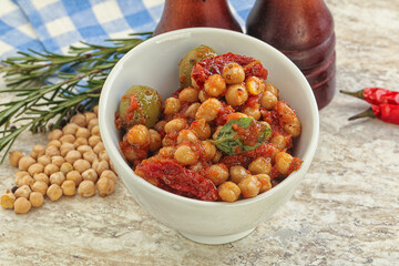 Chickpea beans with dry tomato and olives