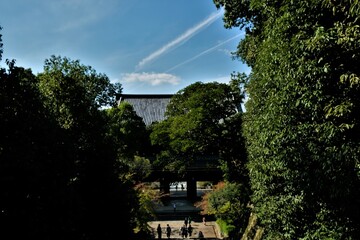 Fototapeta premium 京都市東山区,知恩院,浄土宗の総本山の寺院,山号は華頂山,友禅苑,方丈庭園,本堂（御影堂、国宝）,智恩院\吉水御坊\吉水草庵\大谷禅房\重要文化財,勢至堂・法然上人御廟参道.勢至堂（重要文化財）,多宝塔