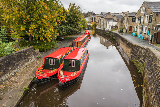 Narrow boats in Skipton