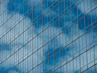 Fototapeta na wymiar ビルの窓と雲