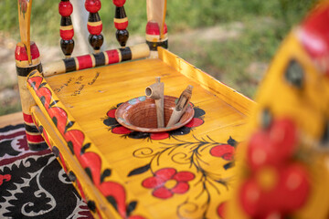 The pot goes into the hole in the cradle and at night the baby can calmly do business and stay dry.
