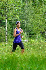 Junge Frau beim Joggen