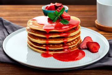 pancakes with strawberries