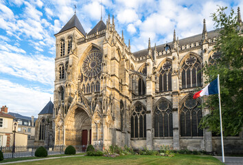 Fototapeta na wymiar Châlons Cathedral in Châlons-en-Champagne, France