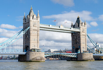 Fototapeta na wymiar Tower Bridge over the Thames
