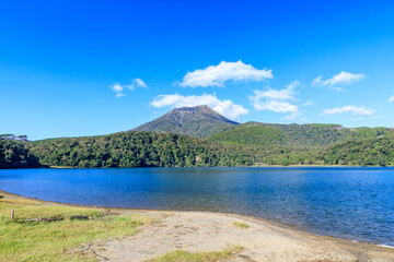 秋の御池と高千穂峰　宮崎県西諸県郡　Miike and Mt.Takachiho in autumn. Miyazaki prefecture Nisimorokata-gun.