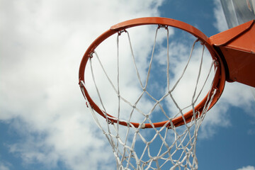 basketball hoop with its net under a blue sky