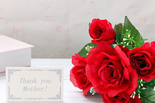 母の日｜赤い薔薇とメッセージカード