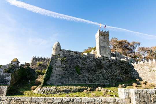 The castle of Monterreal is a fortress located in Baiona (Galicia). This city was the first in Europe to hear the news of the discovery of the New World on March 1, 1493.