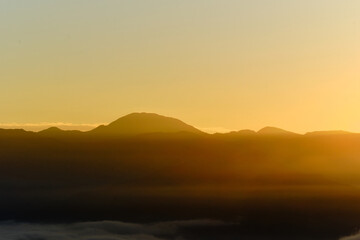 Sea of clouds and mountains, Oct 16, 2022B2
