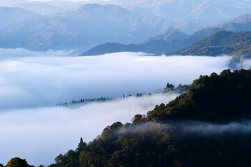 Fototapeta na wymiar Sea of clouds and mountains, Oct 16, 2022B2