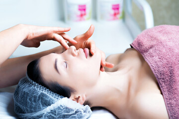 Anti-aging massage, anti-wrinkle treatment, facial skin care - 541208002