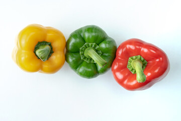 Yellow, green and red bell peppers useful to the body.