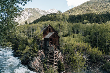 Fototapeta na wymiar Wooden house in the Rocky mountains, Trapper Mine, Crystall Mill
