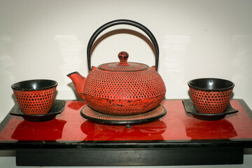 teapot and cups