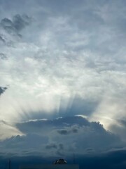 Atardecer entre las nubes 