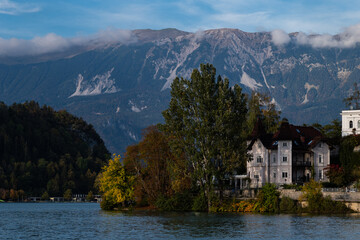 Fototapeta na wymiar Autumn in Lake Bled, Slovenia
