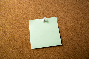 Blank note on corkboard