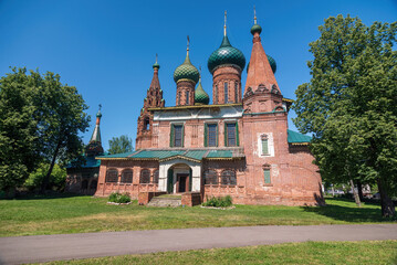 Fototapeta na wymiar Church of St. Nicholas Wet in Yaroslavl, Russia.