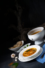 Pikante oyster soup mit hühnerfleisch