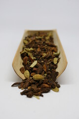 Loose leaf herbal chaï infusion in wooden bowl