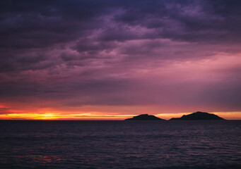 Obraz na płótnie Canvas sunset over islands and the ocean