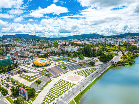 Da Lat, VIETNAM - OCT 9 2022: Top view of Lam Vien square at the bank of Xuan Huong Lake. In Vietnam, Da Lat is a popular destination attracting thousands of tourists. 