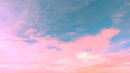 Obraz premium Vibrant color horizontal sun rise and sun set sky with cloud on a cloudy day. Beautiful cirrus cloud.