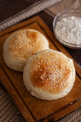 pan de hamburguesas horneado y fresco 