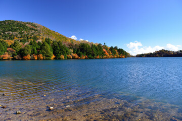 紅葉の湯ノ湖