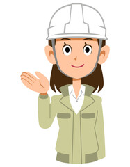 案内するヘルメットを被った作業着の女性
