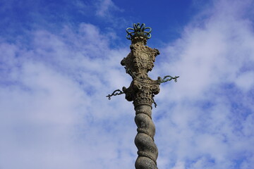 Alter steinerner Pranger in der Nähe der Kathedrale von Porto
