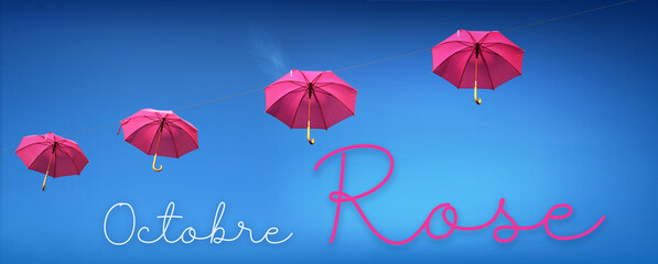 Octobre rose, parapluie rose dans le ciel bleu, concept bannière