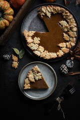 Obraz na płótnie Canvas tarte potiron châtaigne épices fait maison thanksgiving halloween feuilles pâte sablée