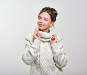 Cheerful woman clothing in warm knitted sweater. Winter season. - 541461012