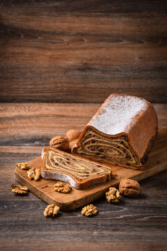 Potica/Potizza, Roll with walnuts