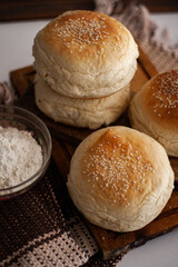 pan de hamburguesas horneado y fresco 